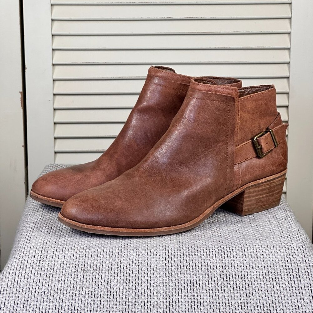 Gianni Bini Walnut Brown Leather Torloni Buckle Ankle Boots Booties Size 9.5
